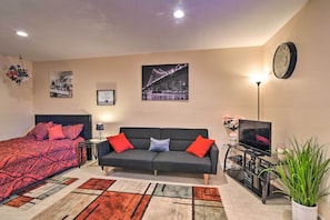 Studio | Full Bed | Futon