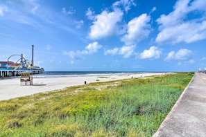 Historic Pleasure Pier | 1.6 Miles Away