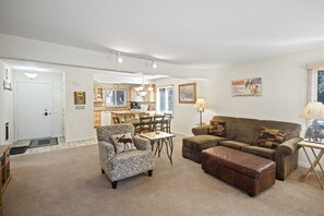 Open Floor Plan Living Room, Dining Room and Kitchen