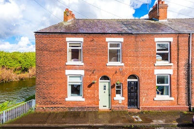 Beautiful Canal Side Home in the Heart of Chester