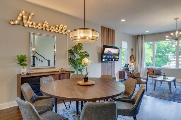 Welcome to your stylish Downtown Nashville getaway! Enjoy elegant decor, a spacious dining area, and cozy corners, perfect for family reunions or bachelorette parties. Experience luxury and vibrant city views in this Music City gem.
