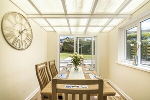 The Cwtch - 3 Bedroom Holiday Home - Pentlepoir (2961)