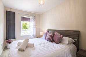 The Cwtch - 3 Bedroom Holiday Home - Pentlepoir (2955)