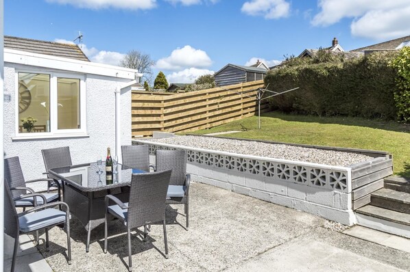 The Cwtch - 3 Bedroom Holiday Home - Pentlepoir (2942)