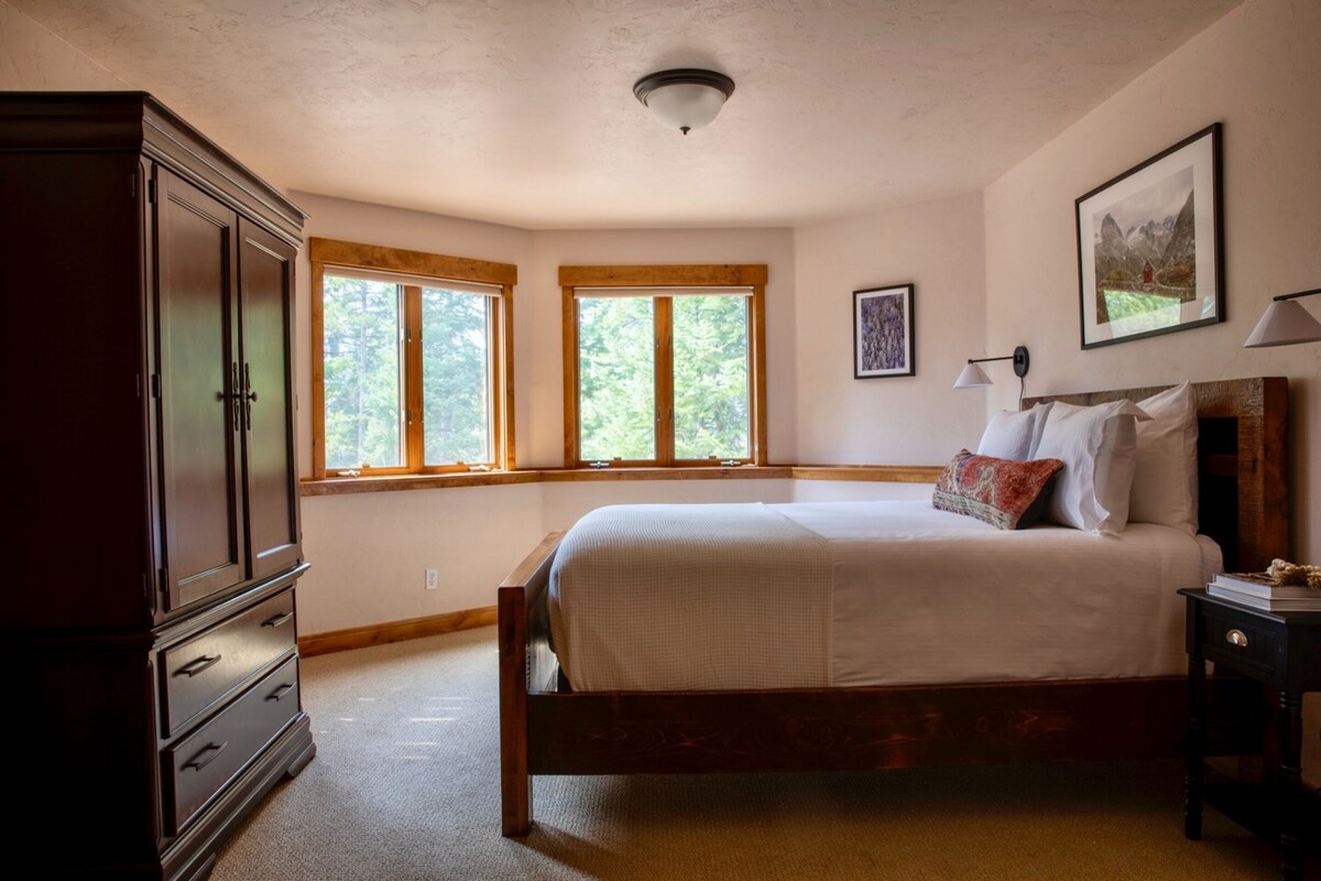 Zendo by AvantStay | Serene Mountain Abode w/ Hot Tub & Views