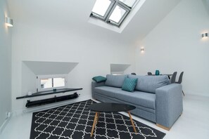 Dining/Lounge Area