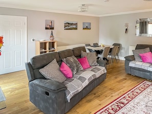 Living room/dining room | Rivendell Lodge, Leziate, near Kings Lynn