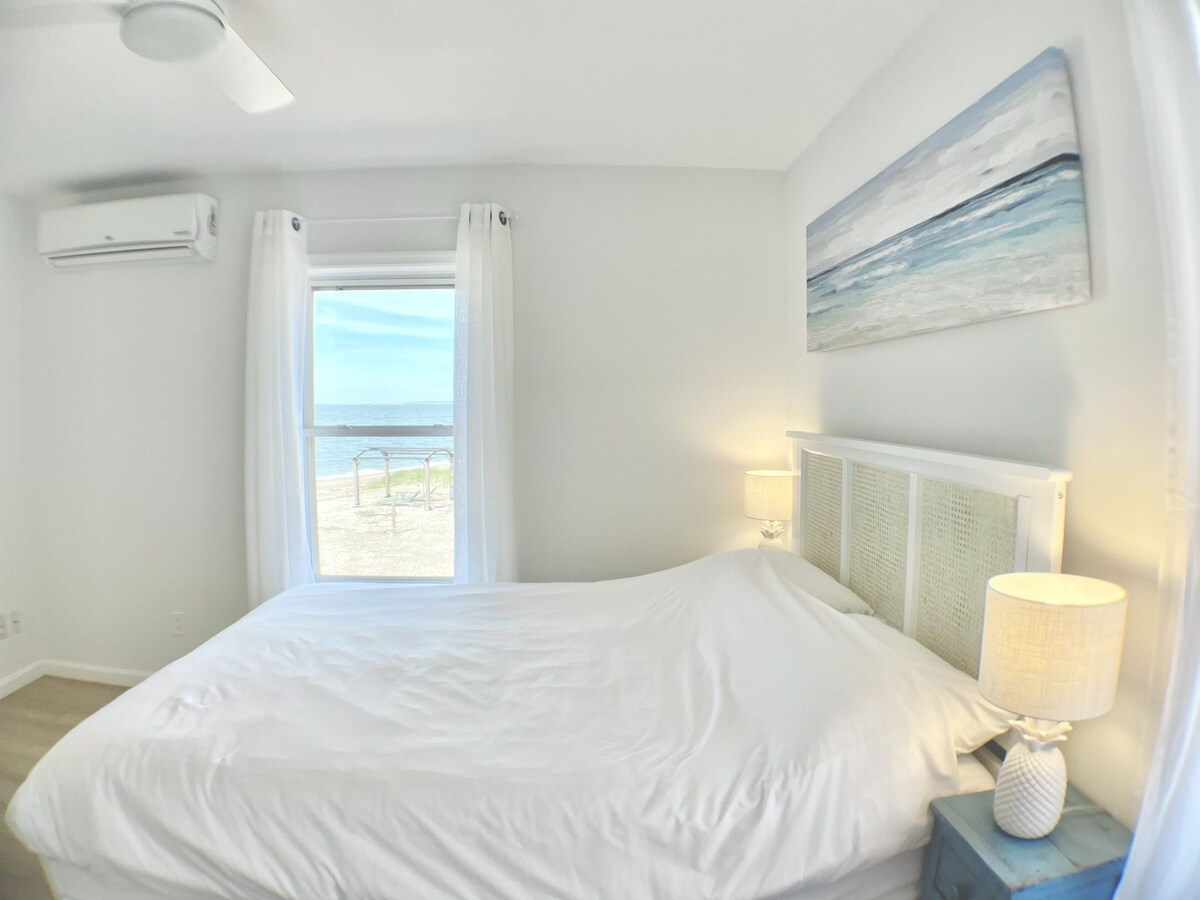 Direct Beachfront Modern Cottage on Private Beach