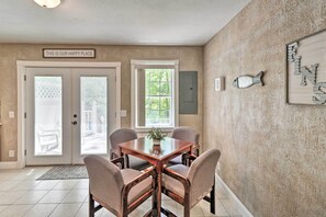 Dining Area | Dishware Provided