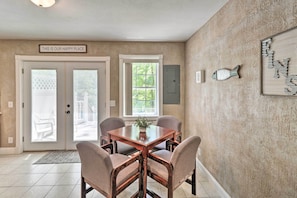 Dining Area | Dishware Provided