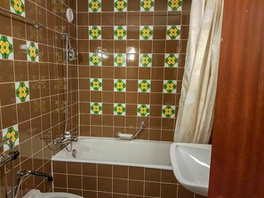 Marrón, Bañera, Arreglo De Tubería, Propiedad, Baño, Grifo, Producto, Verde, Púrpura, Diseño De Interiores