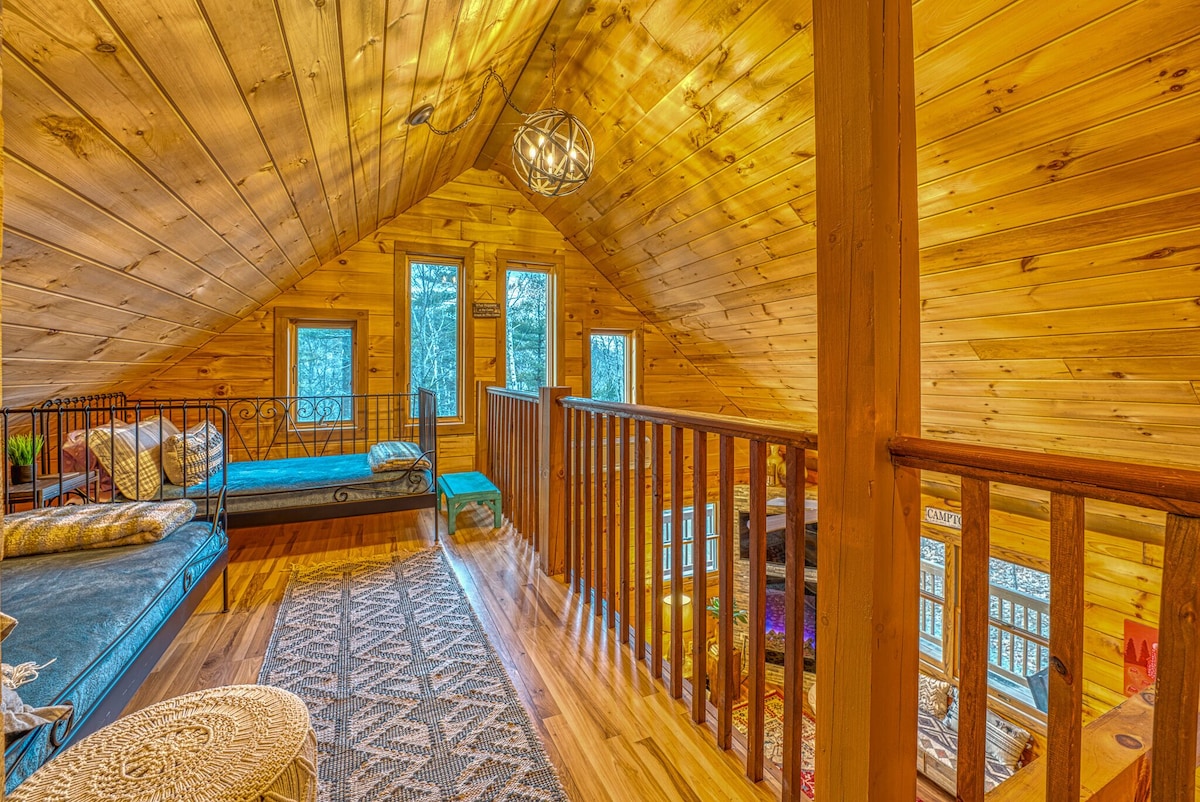 Campton Cabin – Log Cabin Home in White Mountains