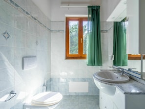 Armatur, Eigentum, Sinken, Toilleten Sitz, Badezimmer, Lila, Bad Sink, Zapfhahn, Fenster, Interior Design