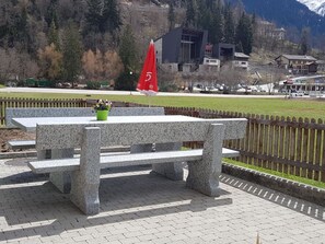 Outdoor Bench, Plant, Infrastructure, Tree, Road Surface, Outdoor Furniture, Asphalt, Wood, Bench