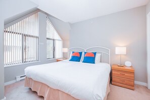 Primary bedroom: King bed