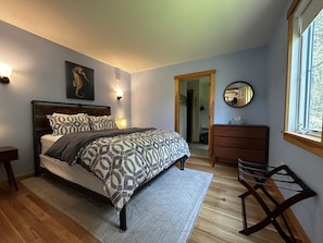 Master bedroom. Queen bed w/premium sheets, duvet, and fleece blanket