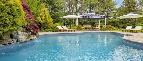 MINERAL SPRING POOL!
6 Lounge Chairs w/ umbrellas, Covered Cabana