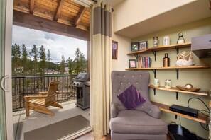 SWP Trailhead Lodge 131 sitting area