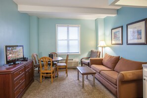 All you need for a comfortable trip!
Exact unit will be assigned upon arrival. Views, colors and decor may vary.