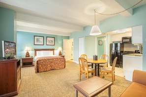 Bedroom with a comfortable Queen size bed. Exact unit will be assigned upon arrival. Views, colors and decor may vary.