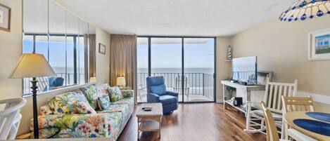 Carolina Reef 605 offers a spectacular view from the living room!
