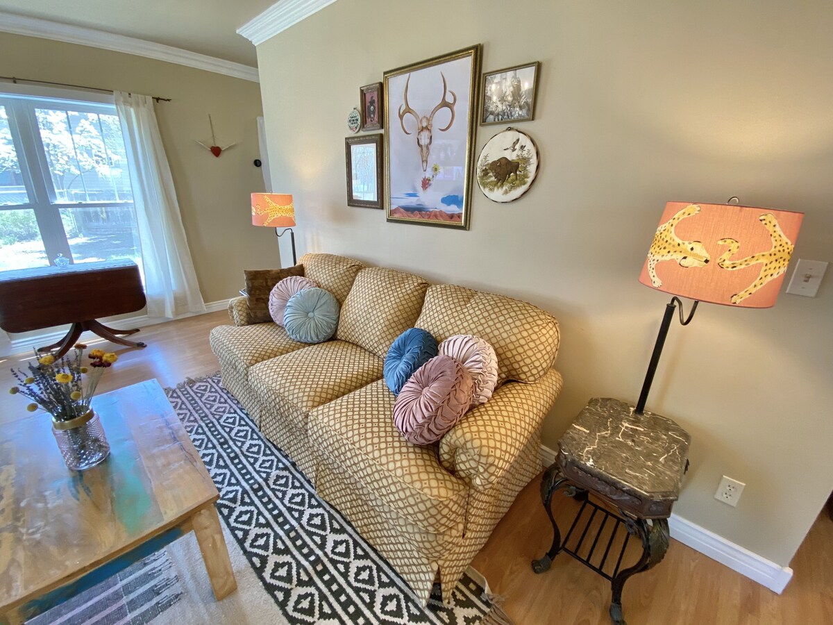 Downtown Oak St Farmhouse near Mesa Verde/Durango – Work and Wander!