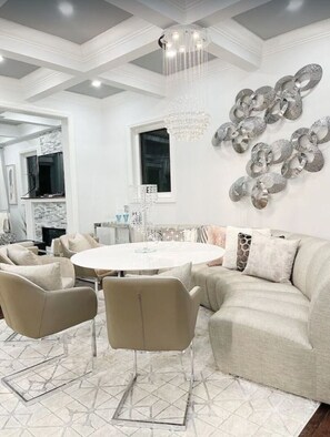 DINE IN LUXURY ON OUR COMFY DINING BANQUETTE