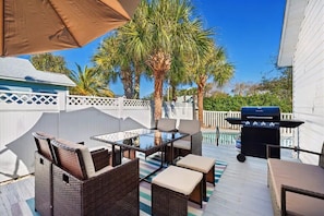 Back Porch: cook your favorite BBQ recipes while overlooking the private pool