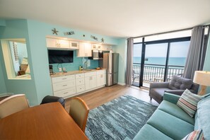 Direct Oceanfront, Beautifully Decorated