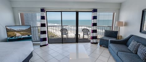 Amazing Living Room with Views of the Ocean 🌊☀️
