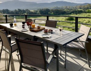 Balcon - vue sur les montagnes