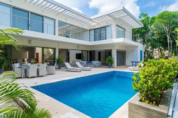 Gorgeous and private back patio