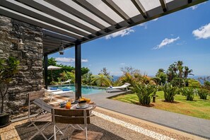 Our Madeira Villas in Madeira - Garden Paradise Terrace pool and garden