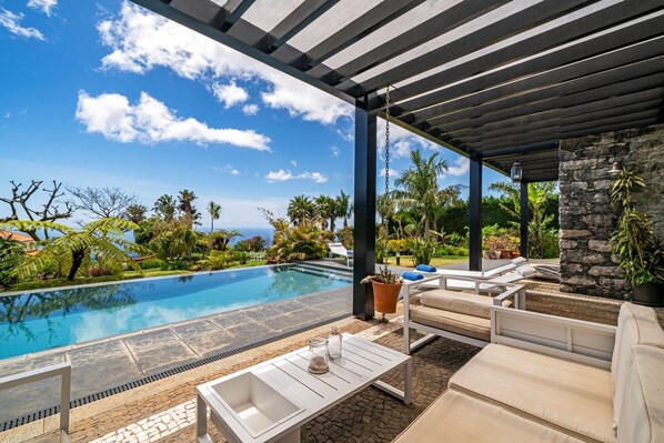 Our Madeira Villas in Madeira - Garden Paradise Pool and View