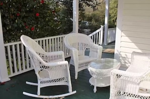 Fornt Porch