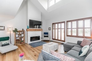 Foldable lounge chair for extra guests. But you may find the large sofa just as cozy. Some toys are there for the kids and everyone can cozy up by the fire.