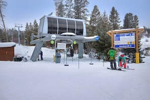 Ski-in/out via the Snowflake lift!