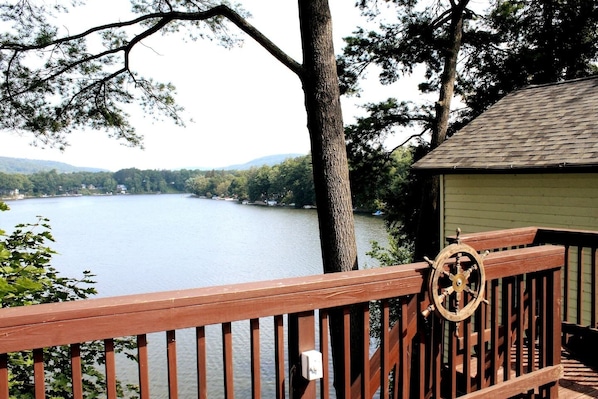 Captain's Lookout - gorgeous lake views, beautiful sunsets, close to Cooperstown Dreams Park & All-Star Village!  2 King size beds!  Total of 4 bedrooms, 5 bathrooms - perfect for 2 or 3 families to share!  Be the envy of your teammates!