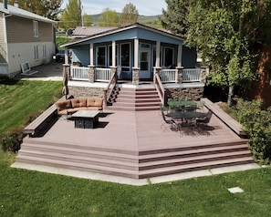Huge deck with private lawn and beach access