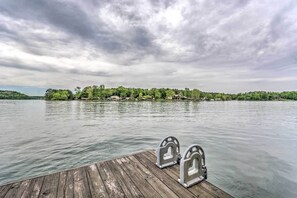 Lake Hamilton Private Dock & Boat Slip | Pet Friendly w/ Fee