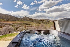 Private Hot Tub with Stunning Views