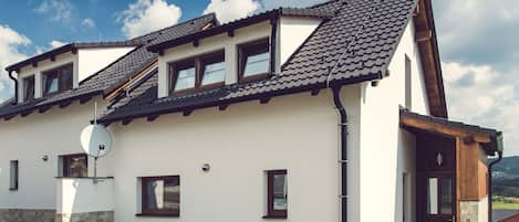 Cloud, Plant, Sky, Building, Window, Property, Door, Land Lot, House