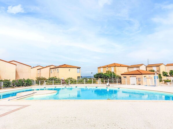 L'Eau, Ciel, Nuage, Piscine, Bleu, Plante, Maison, Bâtiment, Composite, Immobilier