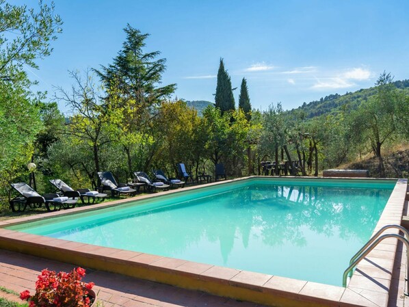 Water, Sky, Plant, Property, Swimming Pool, Cloud, Green, Tree, Flower, Natural Landscape