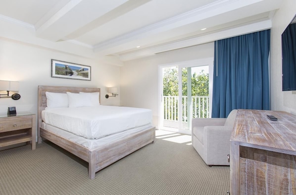 King size bed! Great rest after a long day of adventures! Exact unit will be assigned upon arrival. Views, colors and decor may vary.