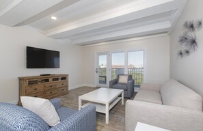Your home away from home, comfort and necessities provided! Exact unit will be assigned upon arrival. Views, colors and decor may vary.