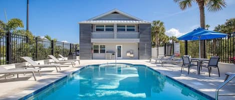 Beautiful and large swimming pool, family fun!
