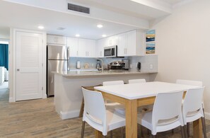 Living room + spacious dining area, a perfect place for family getaways! 
