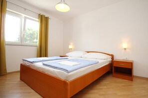 Schlafzimmer 1