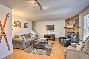 Living Room | Cable TV